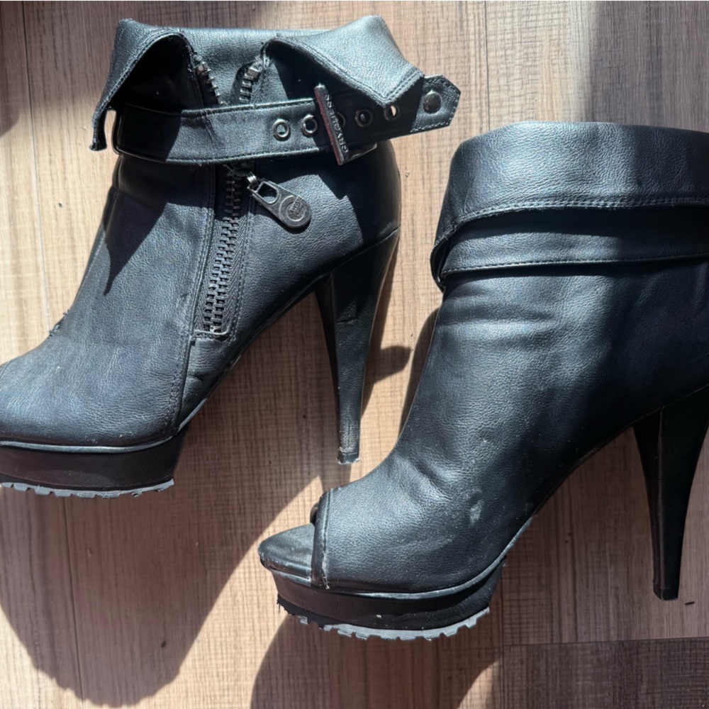 Black Leather Women's Heeled Boots